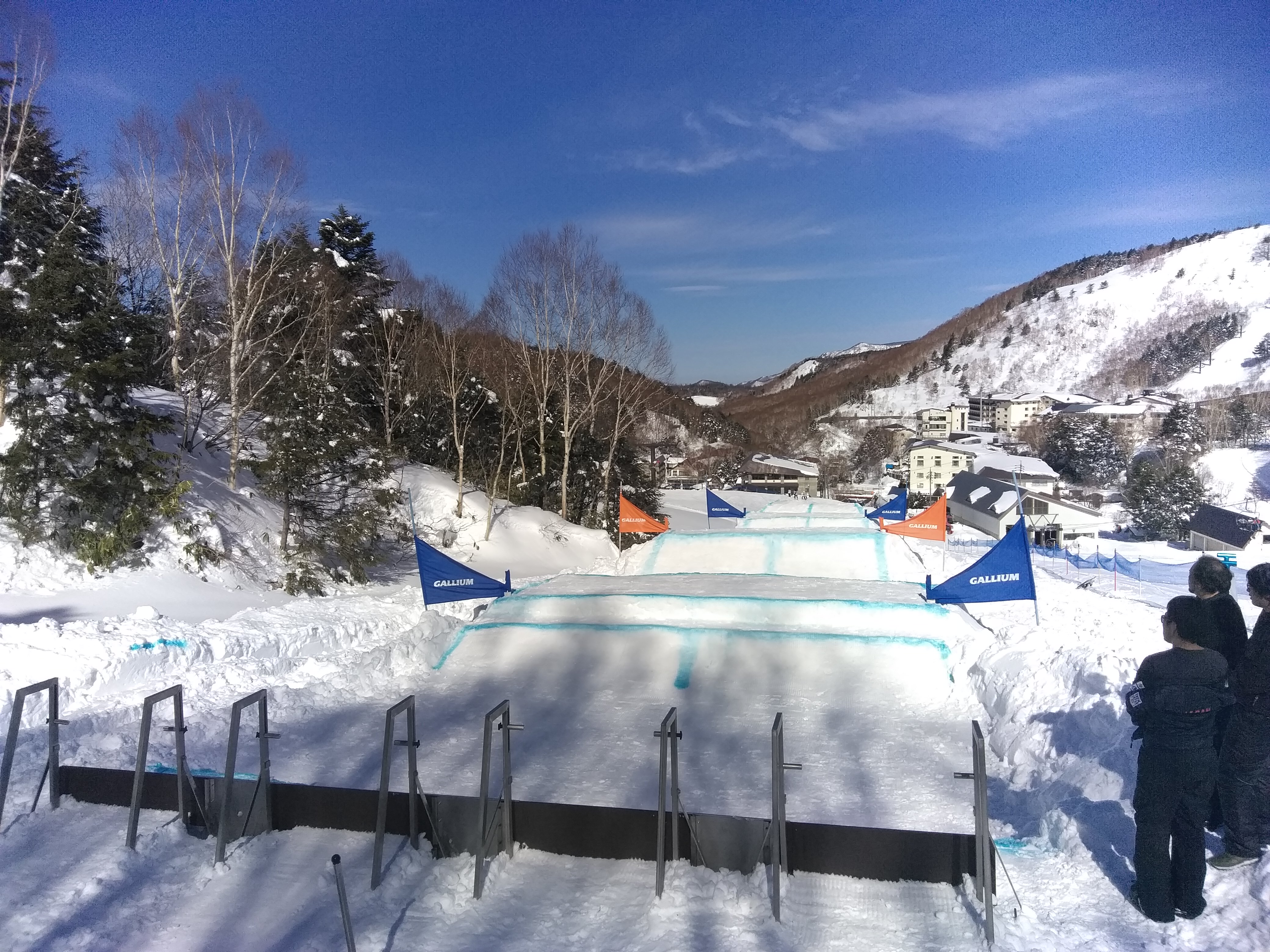 �R�[�X����