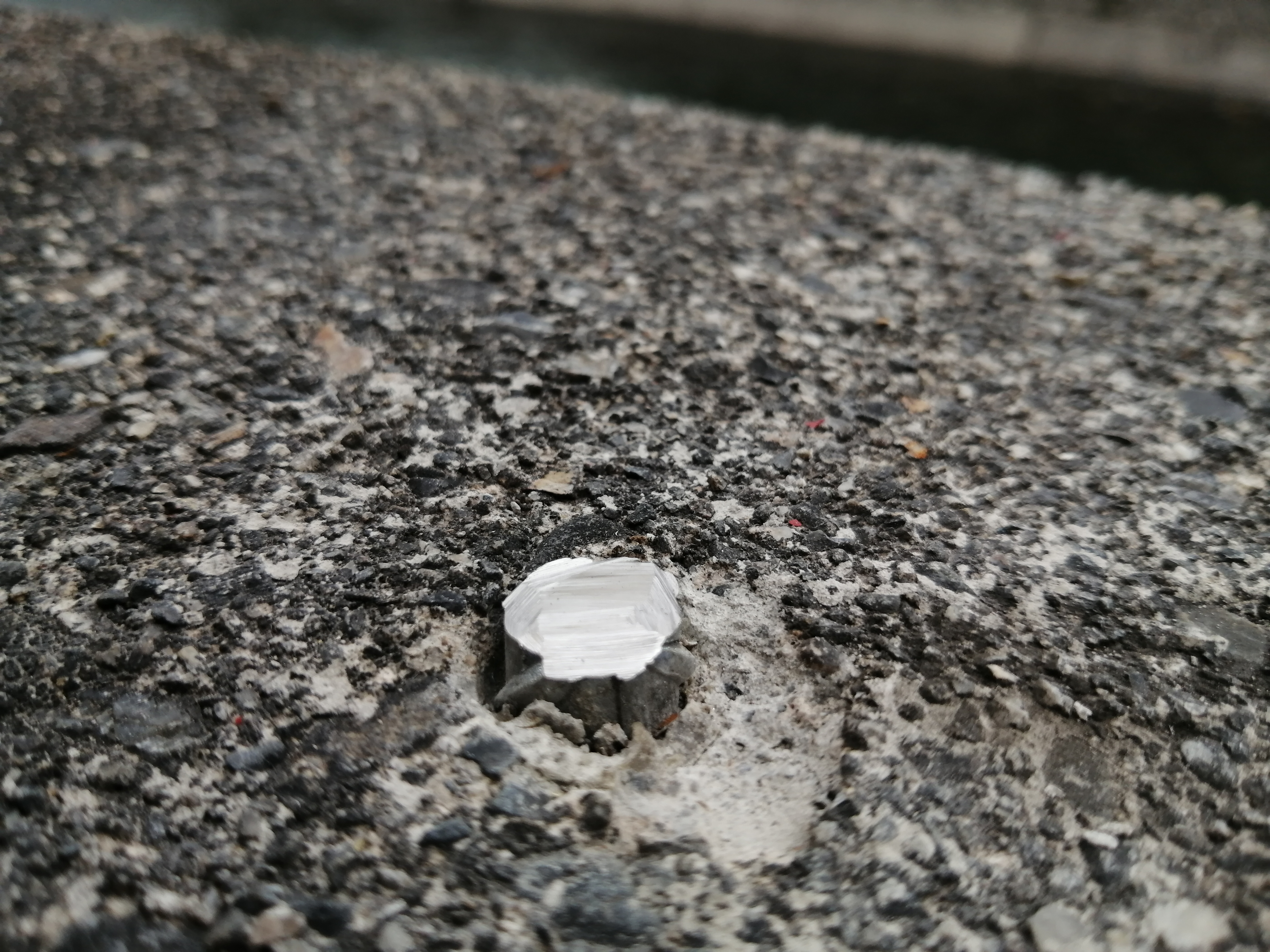 �A���J�[�؏�